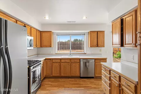 Kitchen - 6873 Eagle Crest Dr, Flagstaff, AZ 86004 photo 2 of 3