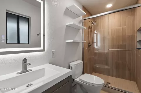Bath - 515 E Bennett Dr, Flagstaff, AZ 86005 photo 1 of 2