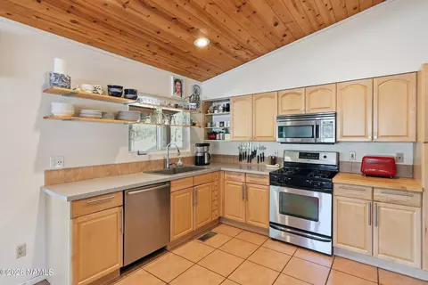 Kitchen - 801 E Crestview Ave, Flagstaff, AZ 86001 photo 3 of 3