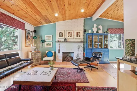 Living - 801 E Crestview Ave, Flagstaff, AZ 86001 photo 2 of 3