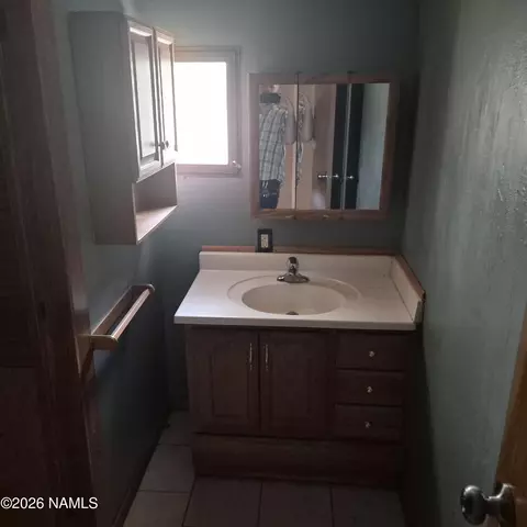 Bath - 1112 E Tamarack St, Williams, AZ 86046 photo 1 of 1