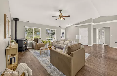 8625 Crystal View Ln, Flagstaff, AZ 86004