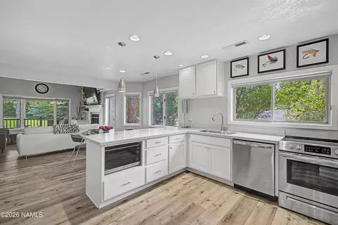 Kitchen - 6001 E Laurel Loop, Flagstaff, AZ 86004 photo 2 of 3