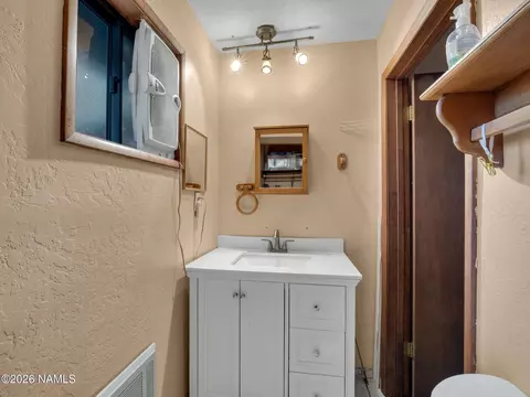 Bath - 7329 E Long Bow Dr, Williams, AZ 86046 photo 2 of 2