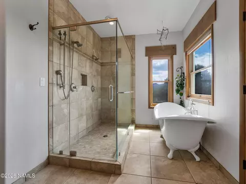 Bath - 1665 E Broken Arrow Dr, Williams, AZ 86046 photo 1 of 5