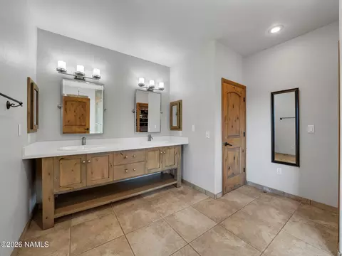 Bath - 1665 E Broken Arrow Dr, Williams, AZ 86046 photo 4 of 5