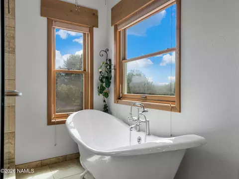 Bath - 1665 E Broken Arrow Dr, Williams, AZ 86046 photo 3 of 5