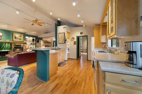 Kitchen - 5145 E Hickory Dr, Flagstaff, AZ 86004 photo 6 of 7