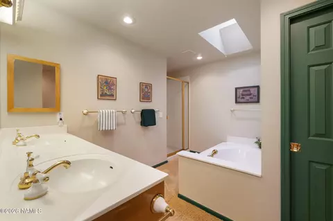 Bath - 5145 E Hickory Dr, Flagstaff, AZ 86004 photo 3 of 6