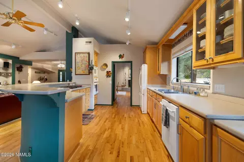 Kitchen - 5145 E Hickory Dr, Flagstaff, AZ 86004 photo 5 of 7