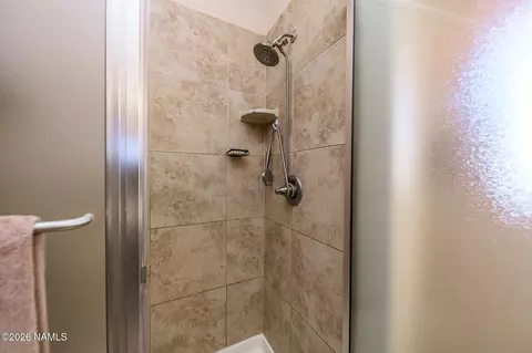 Bath - 190 Trilogy Dr, Williams, AZ 86046 photo 2 of 3