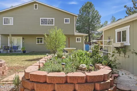 Exterior - 6814 Eagle Crest Dr, Flagstaff, AZ 86004 photo 2 of 11