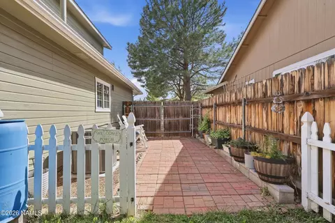 Exterior - 6814 Eagle Crest Dr, Flagstaff, AZ 86004 photo 9 of 11