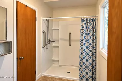 Bath - 1895 Aspen Ln, Heber-overgaard, AZ 85298 photo 2 of 3