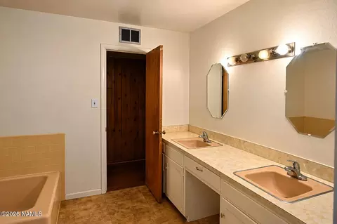 Bath - 1895 Aspen Ln, Heber-overgaard, AZ 85298 photo 1 of 3