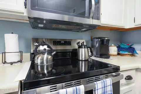 Kitchen - 4275 E Spring Meadows Cir, Flagstaff, AZ 86004 photo 3 of 3