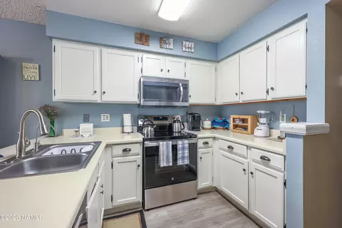 Kitchen - 4275 E Spring Meadows Cir, Flagstaff, AZ 86004 photo 1 of 3