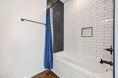 Bath - 1 E Lexington Ave #503, Phoenix, AZ 85013 photo 3 of 3