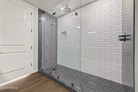 Bath - 1 E Lexington Ave #503, Phoenix, AZ 85013 photo 2 of 3