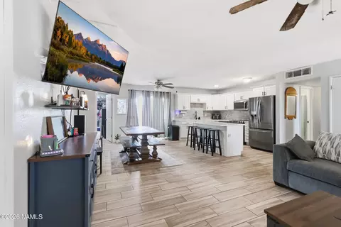 121 Pima Dr, Winslow, AZ 86047