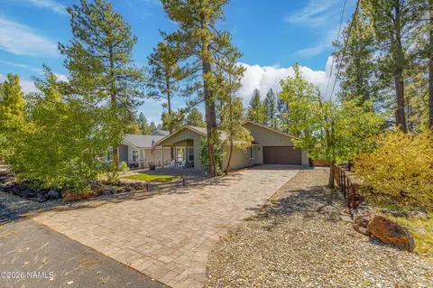 555 E Hillside Dr, Munds Park, AZ 86017