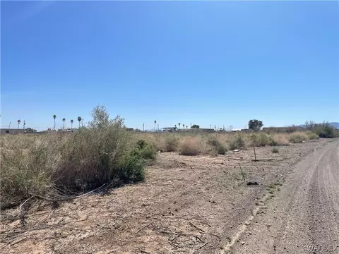 10398 S Plantation Dr, Mohave Valley, AZ 86440