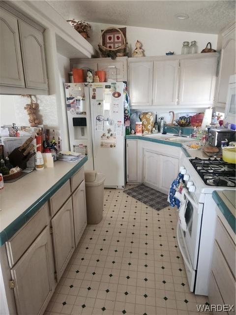 30051 N Haystack Cir, Meadview, AZ 86444 photo 7