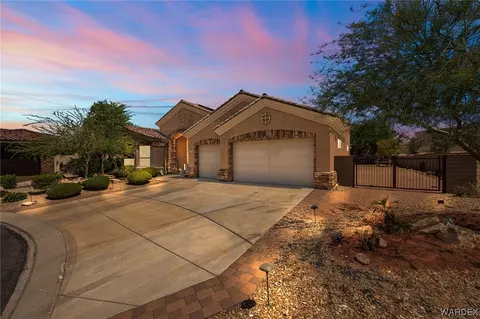 2939 Steamboat Dr, Bullhead City, AZ 86429