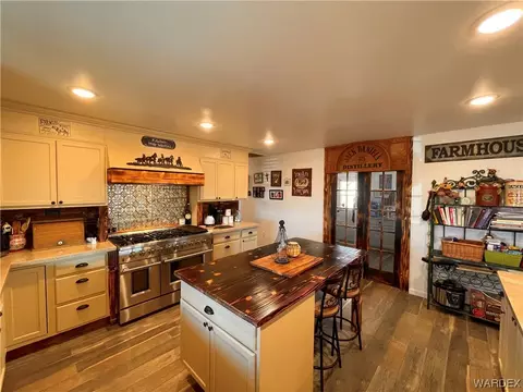 2962 W Safari Dr, Golden Valley, AZ 86413
