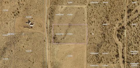 3926 N Adobe Rd, Golden Valley, AZ 86413