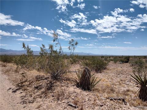 000 S Spinel Rd, Golden Valley, AZ 86413