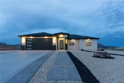 20 S Redwood St, Colorado City, AZ 86021