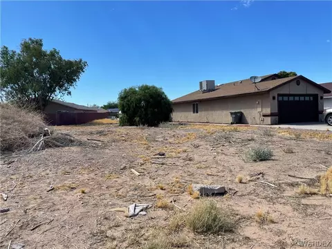 9979 S Kingman Dr, Mohave Valley, AZ 86440