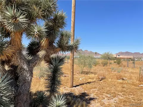 1081 S Egar Rd, Golden Valley, AZ 86413