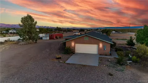 4864 W Shipp Dr, Golden Valley, AZ 86413
