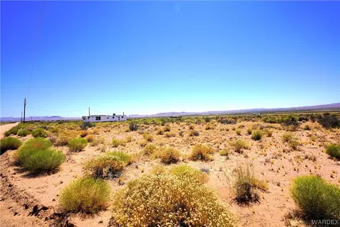 13385 N Ash Dr, Dolan Springs, AZ 86441