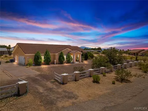 3670 N Saturn Dr, Golden Valley, AZ 86413