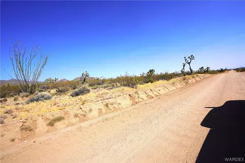 000 S Jesse James Rd, Yucca, AZ 86438