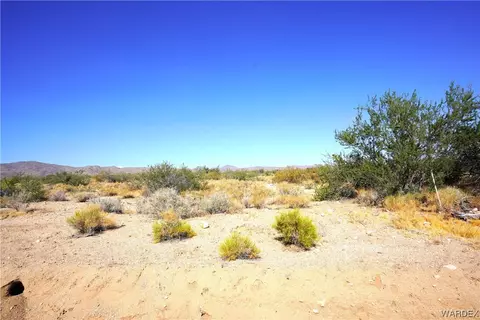 000 E Sunset Dr, Yucca, AZ 86438