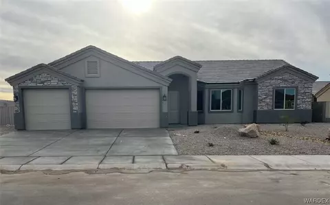 3303 Palmeras St, Kingman, AZ 86401