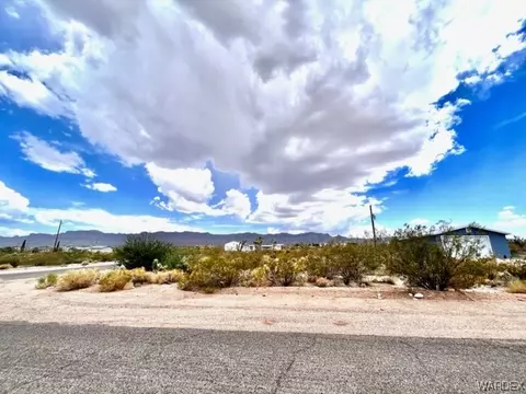 30380 N Stillwater Dr, Meadview, AZ 86444