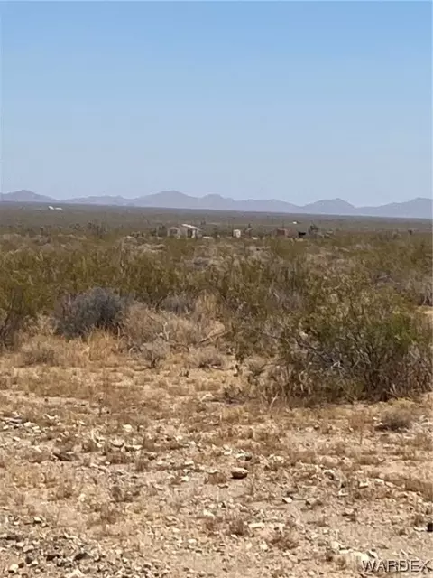 2102 S Wild Bill Rd # B, Yucca, AZ 86438