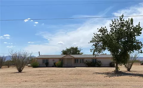 695 S San Pedro Rd, Golden Valley, AZ 86413