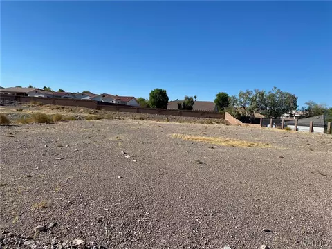 2854 Hillview Dr, Bullhead City, AZ 86442