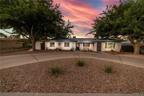 935 Crestwood Dr, Kingman, AZ 86409
