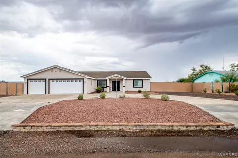 7140 W Burro Dr, Golden Valley, AZ 86413