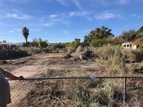 10537 S Tropics Rd, Mohave Valley, AZ 86440