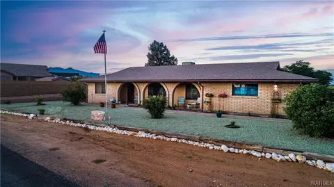 7922 E Saddleback Dr, Kingman, AZ 86401 photo 2