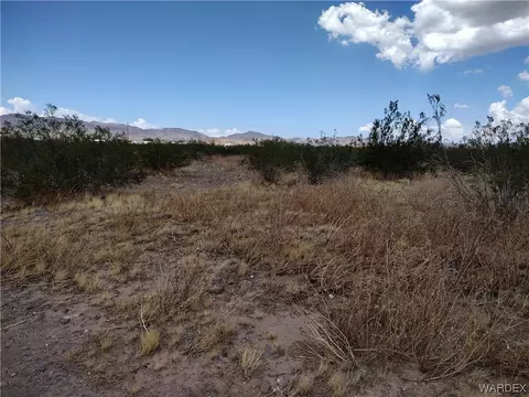 000 N Egar Rd, Golden Valley, AZ 86413