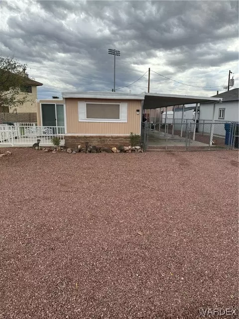 940 Safari Dr, Bullhead City, AZ 86442